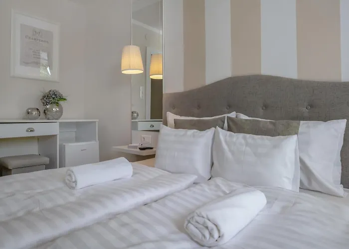 Venusz Hotel